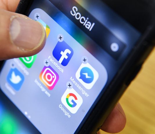 META: Facebook, Instagram platforms suffer global outage